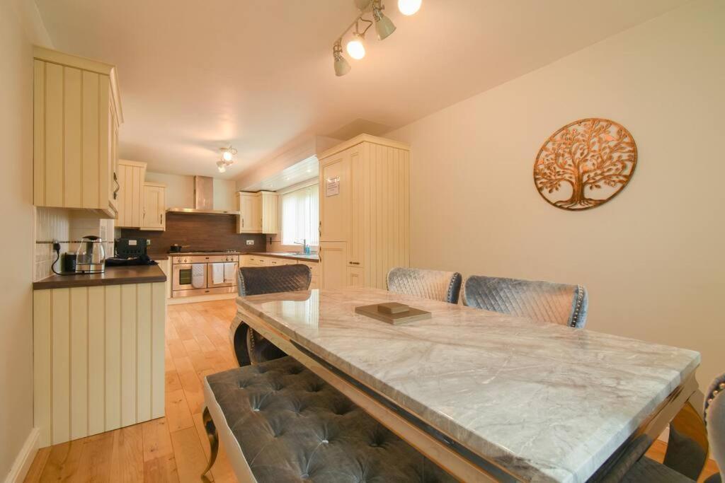 Luxurious & Tranquil Riverside Getaway Great Harwood エクステリア 写真