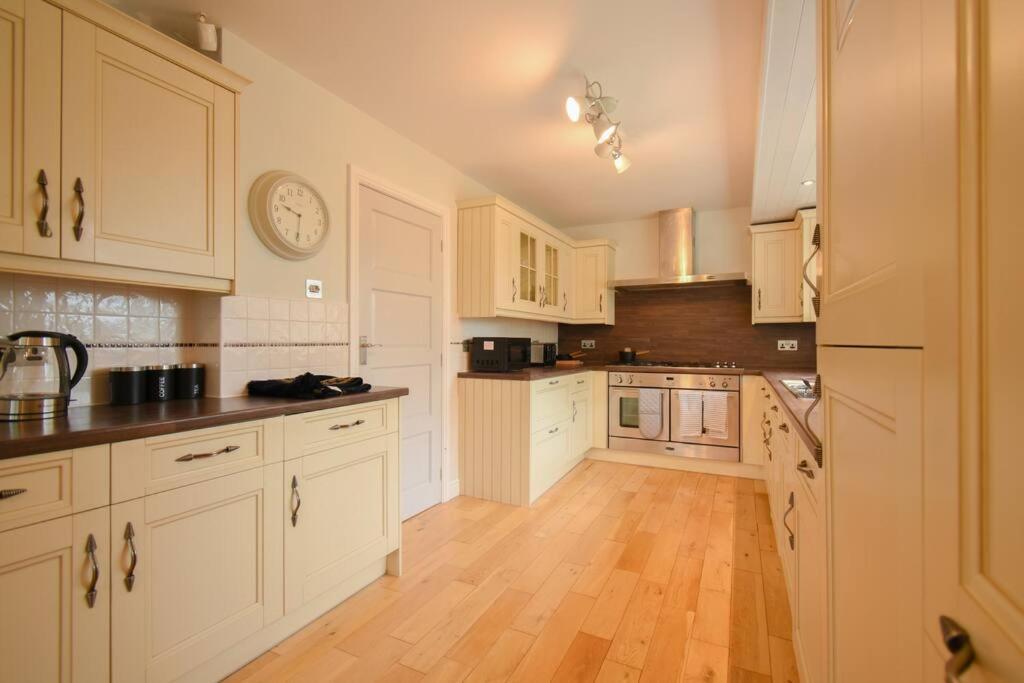 Luxurious & Tranquil Riverside Getaway Great Harwood エクステリア 写真