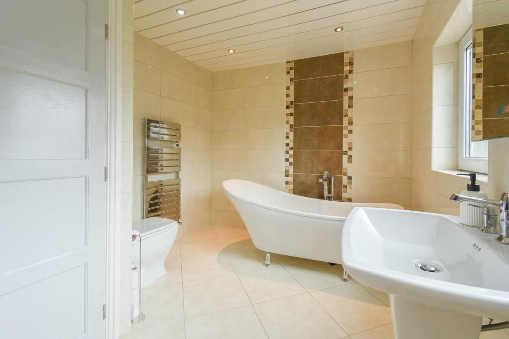 Luxurious & Tranquil Riverside Getaway Great Harwood エクステリア 写真