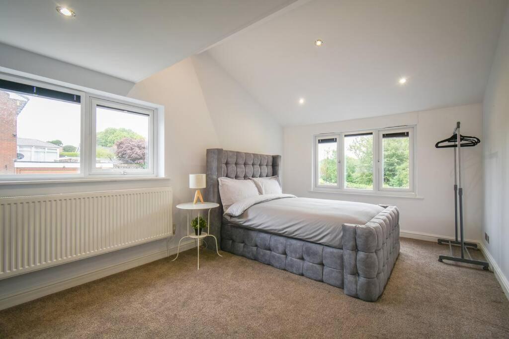 Luxurious & Tranquil Riverside Getaway Great Harwood エクステリア 写真